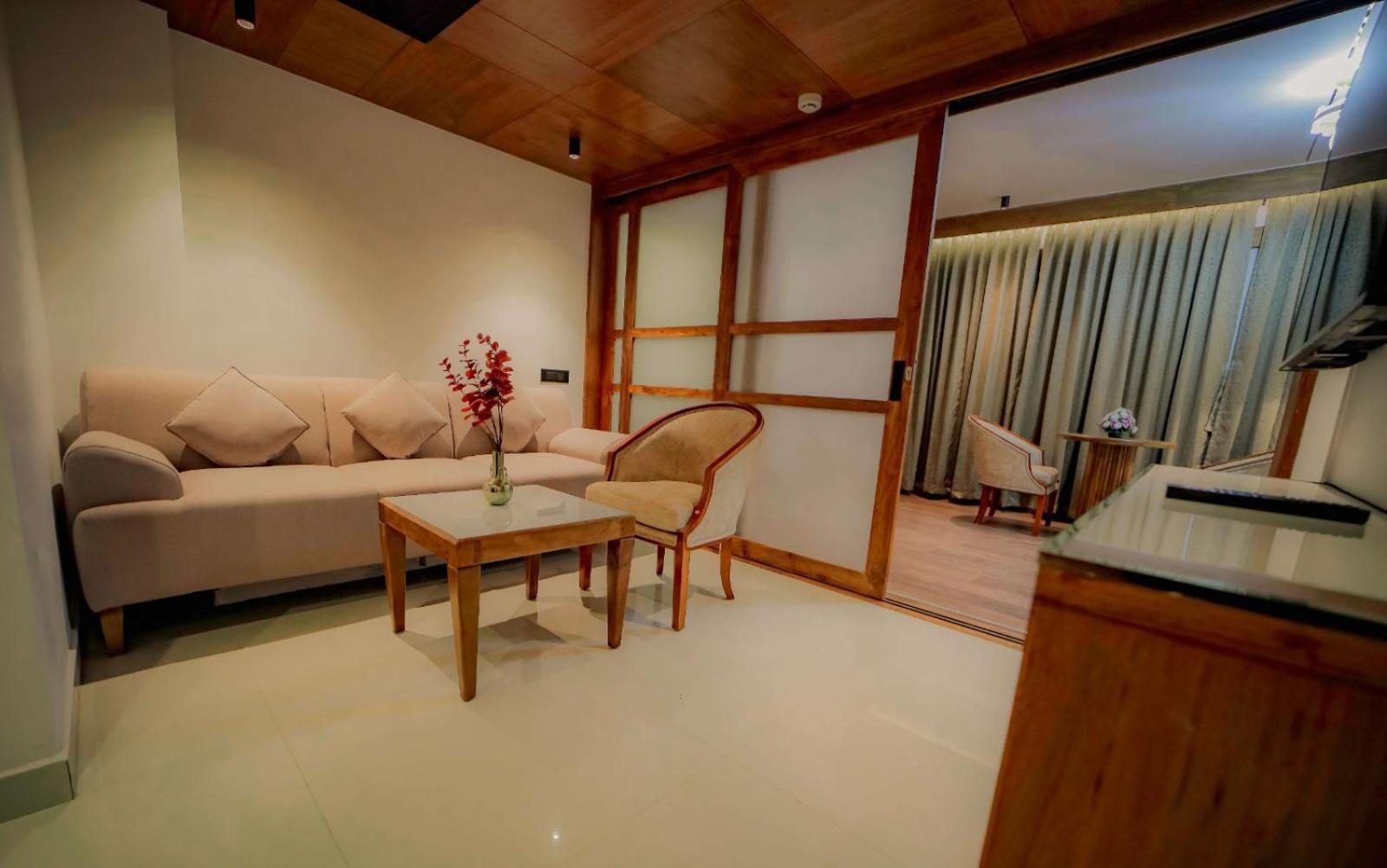 Hotel Cordial Sopanam Thiruvananthapuram Bagian luar foto